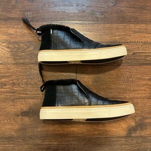 Tom’s Black Crocodile Pattern Shoe Boots